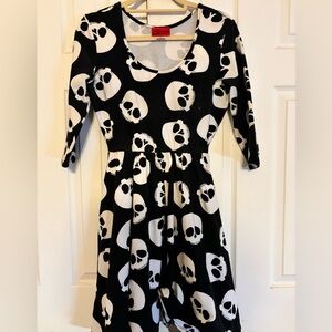 Deadly Dames Micheline Pitt Hot Rod Honey Skull print dress size Large. EUC